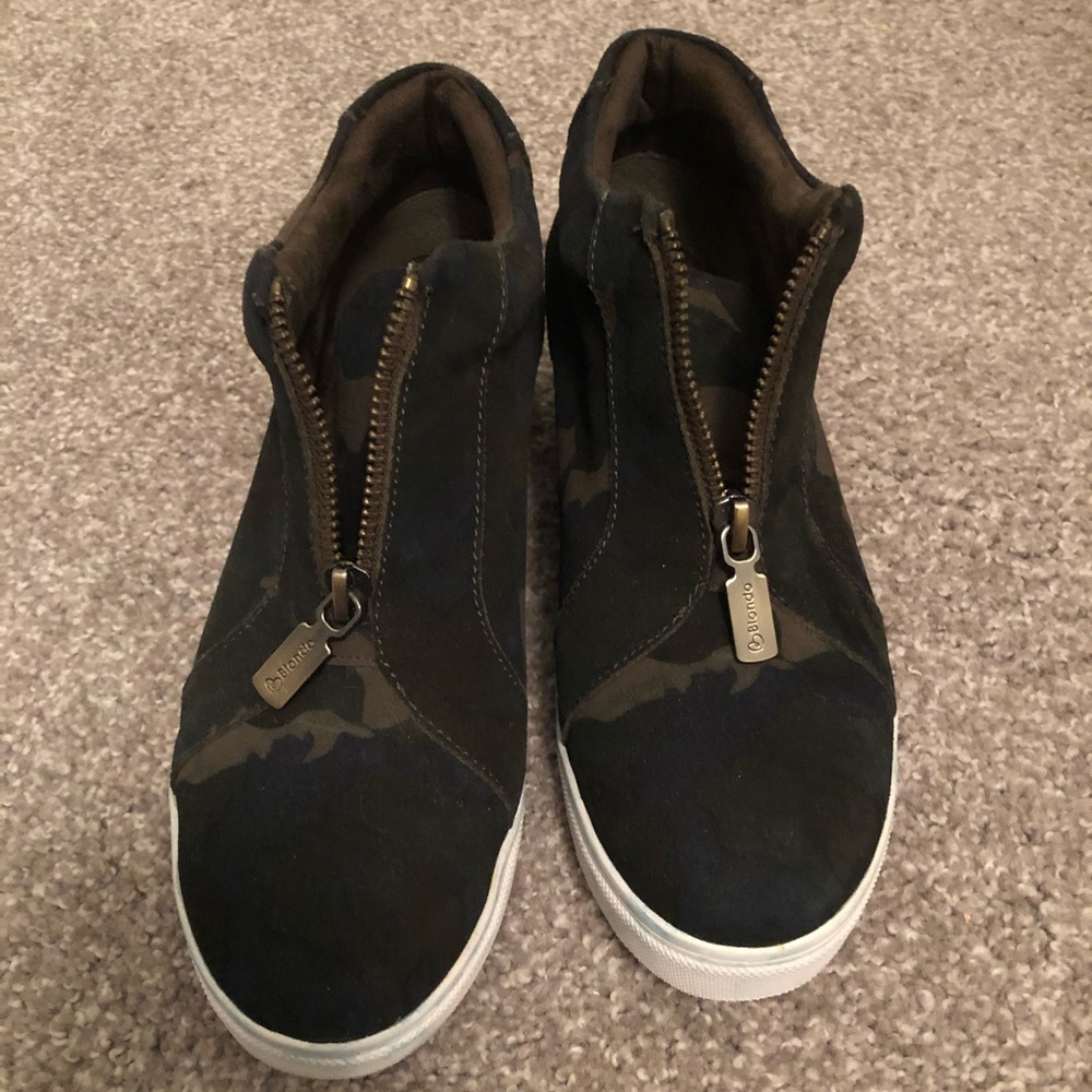 Blondo Waterproof Army Green Wedge Sneaker Shoes